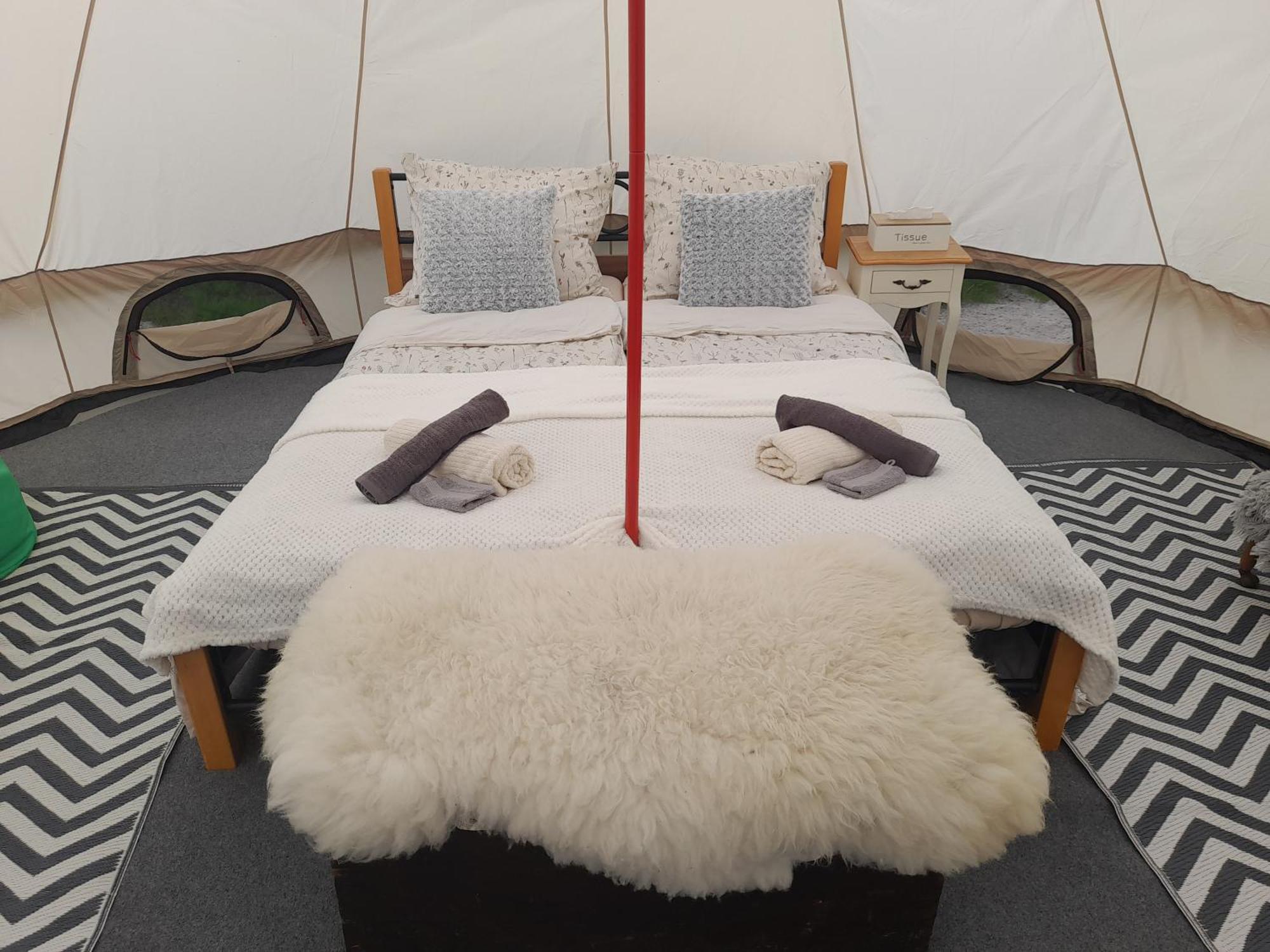 Glamping Na Samote U Lesa Luxury tent