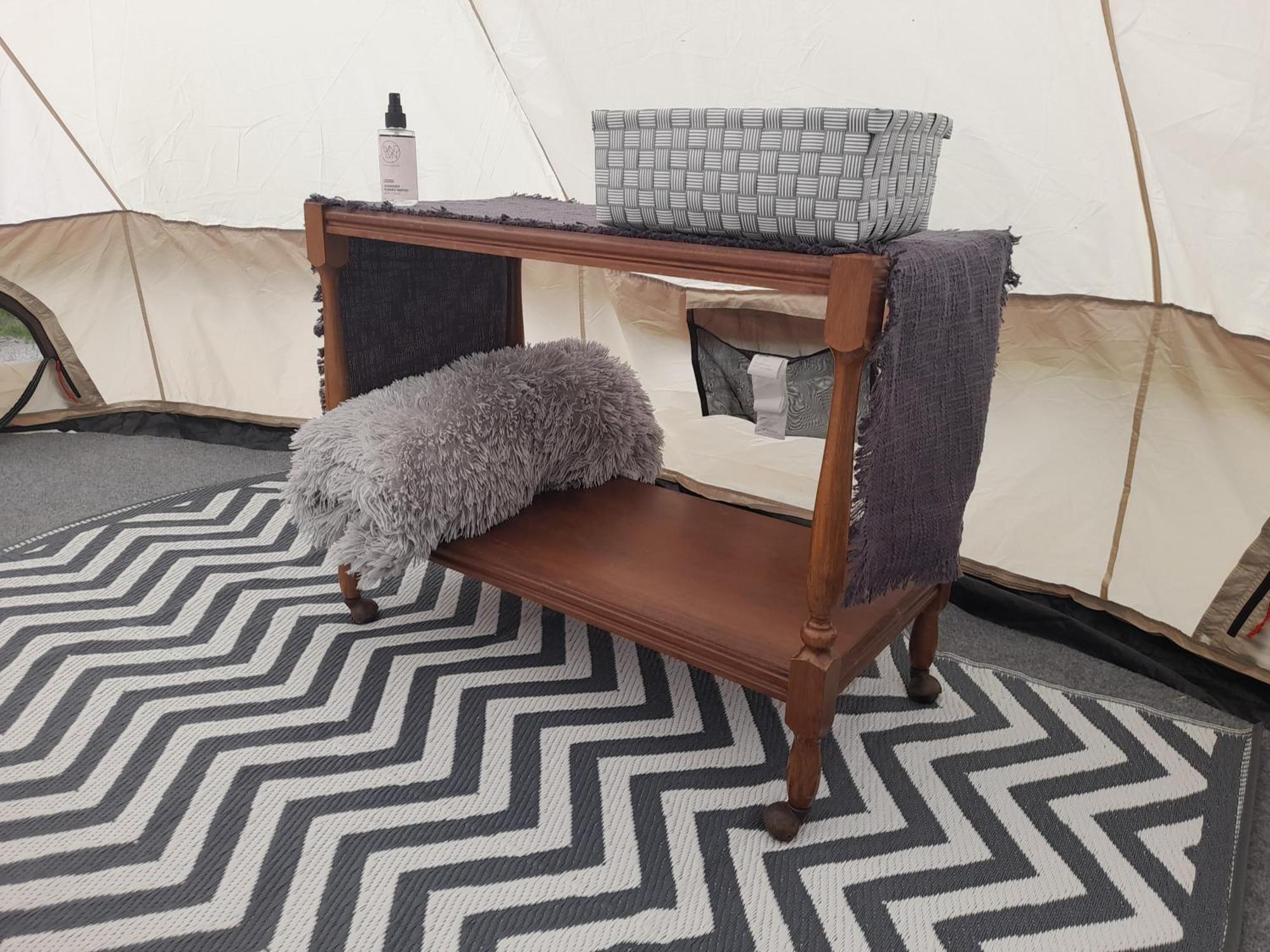 Glamping Na Samote U Lesa Bechyne